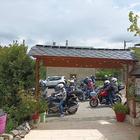 Le Sapin Rouge - Restaurant - Bar - Chambres D'Hotes Artigues  Exterior photo