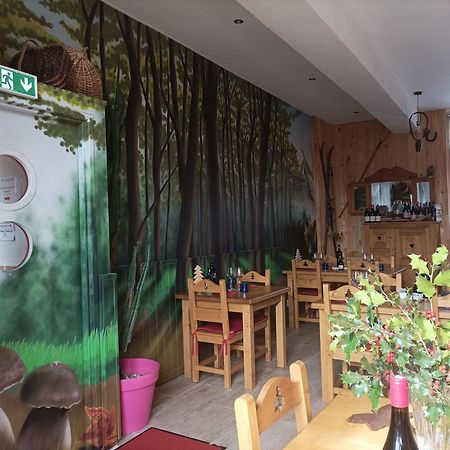 Le Sapin Rouge - Restaurant - Bar - Chambres D'Hotes Artigues  Exterior photo