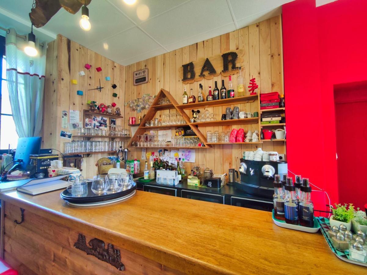 Le Sapin Rouge - Restaurant - Bar - Chambres D'Hotes Artigues  Exterior photo