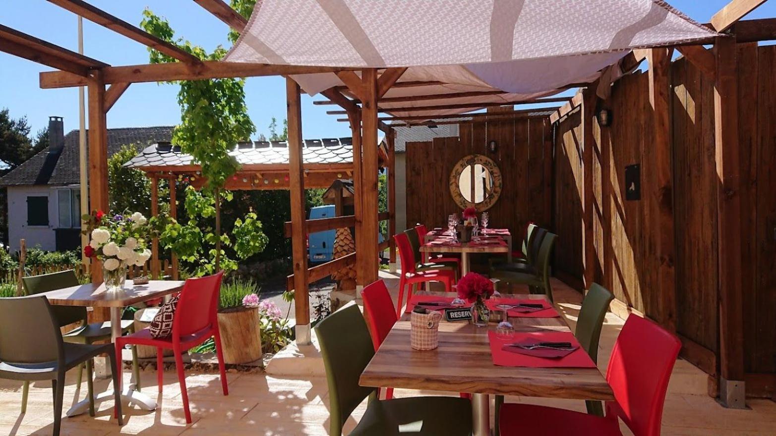 Le Sapin Rouge - Restaurant - Bar - Chambres D'Hotes Artigues  Exterior photo