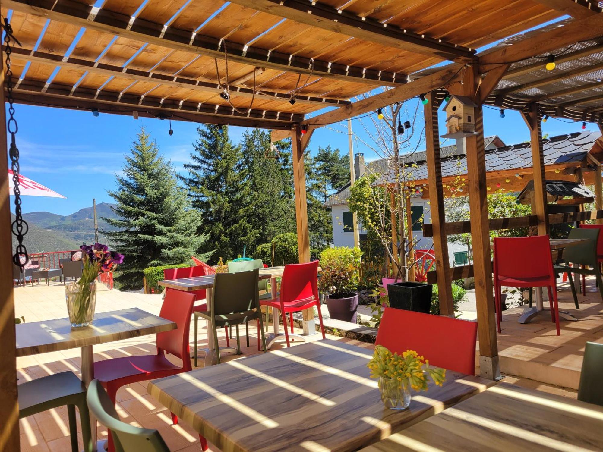 Le Sapin Rouge - Restaurant - Bar - Chambres D'Hotes Artigues  Exterior photo
